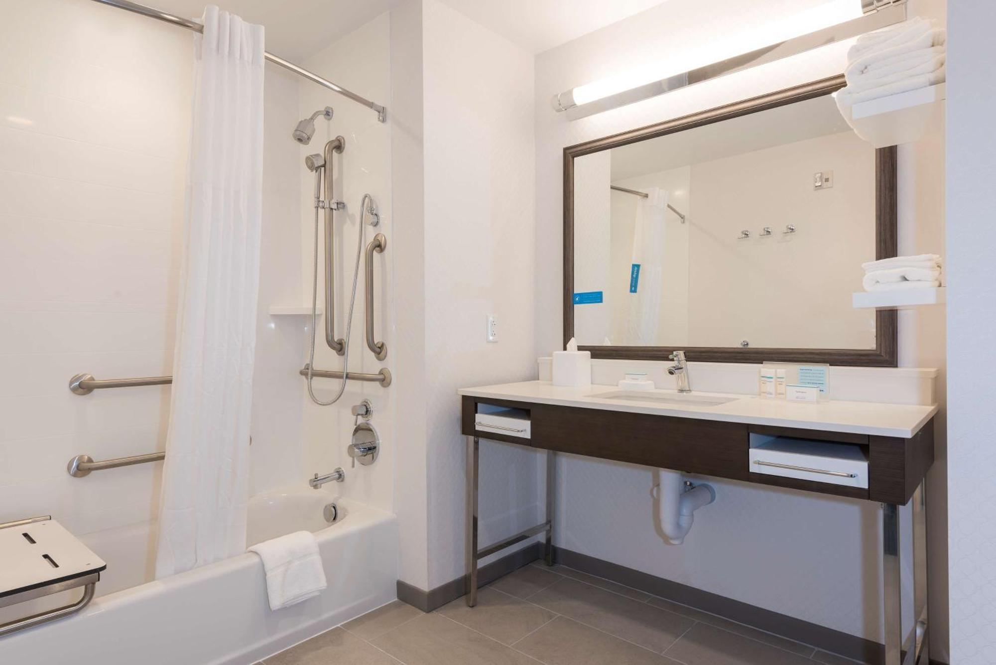 Hampton & Indianapolis-keystone, In Hotel 3*