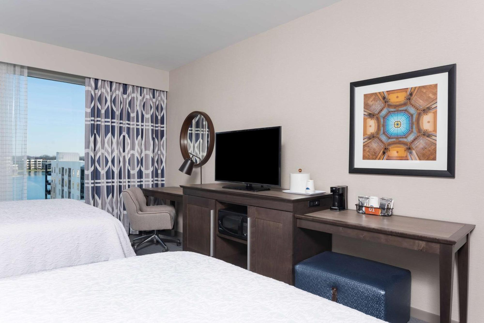 Hampton & Indianapolis-keystone, In Hotel